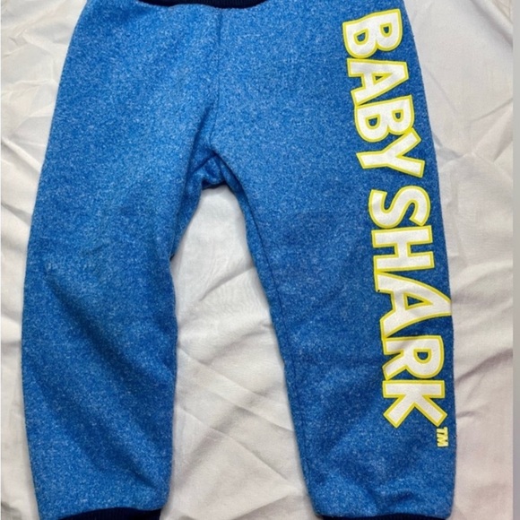 Nickelodeon Baby Shark 2T Blue Sweat shirt and Sweatpants set Preloved - Picture 2 of 12